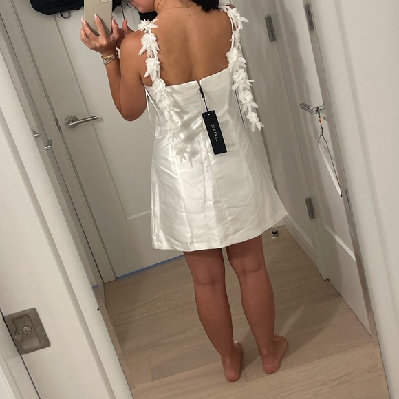 NWT ELLIATT Stevie Flower Applique Minidress White Size Small - Picture 3 of 9